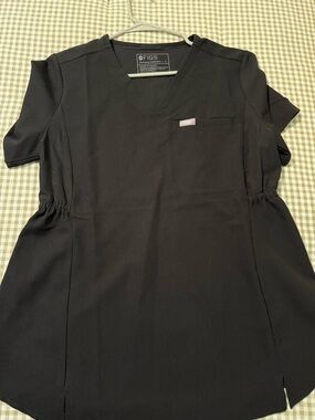 Figs Women's Black V-Neck Scrub Top maternity